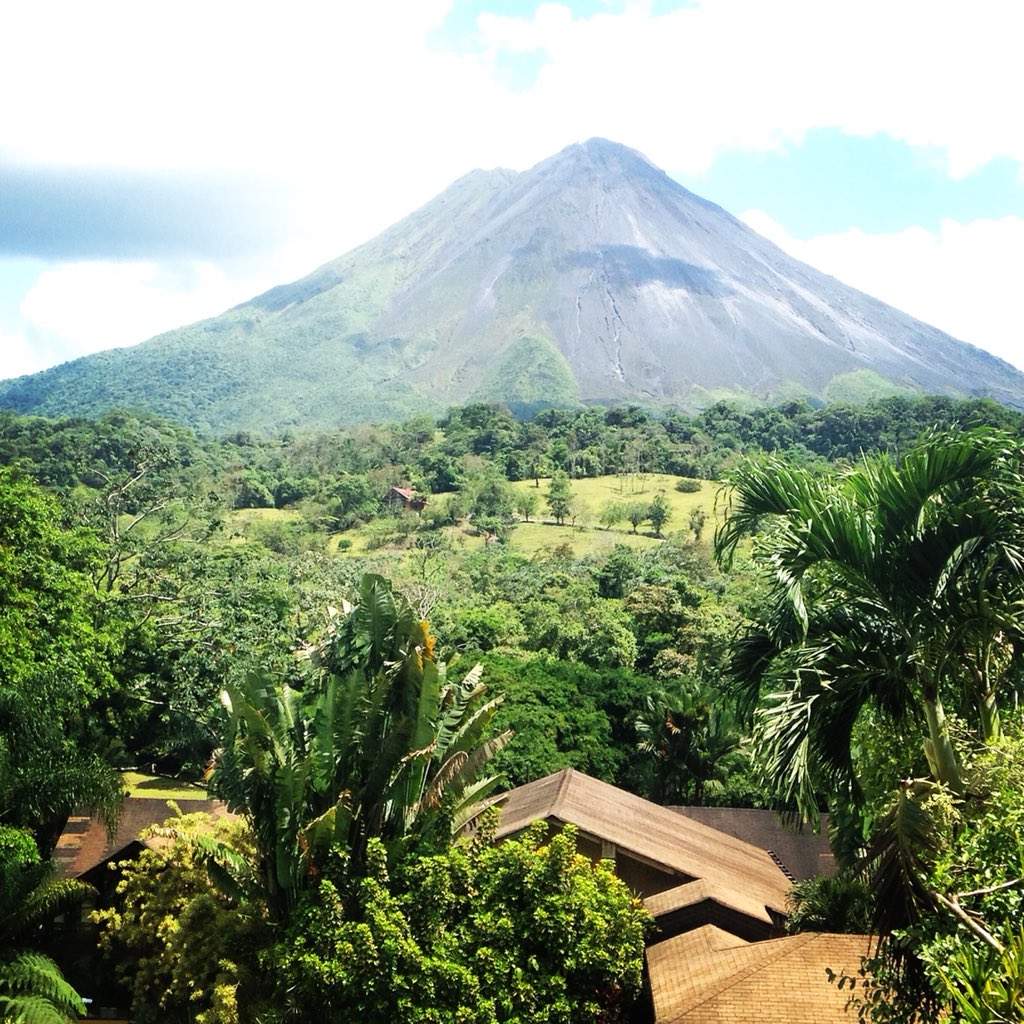 ecoengineerDani's tweet photo. Day 2/20 of my #WhyNCState: University Scholars Program! Scholars exposed me to visual & performing arts, science, & politics through its forum courses. I also spent a week in Costa Rica’s cloud forests and rainforests through its Outdoor Explorations program!
#puravida https://t.co/AiNXLTSJ2Z