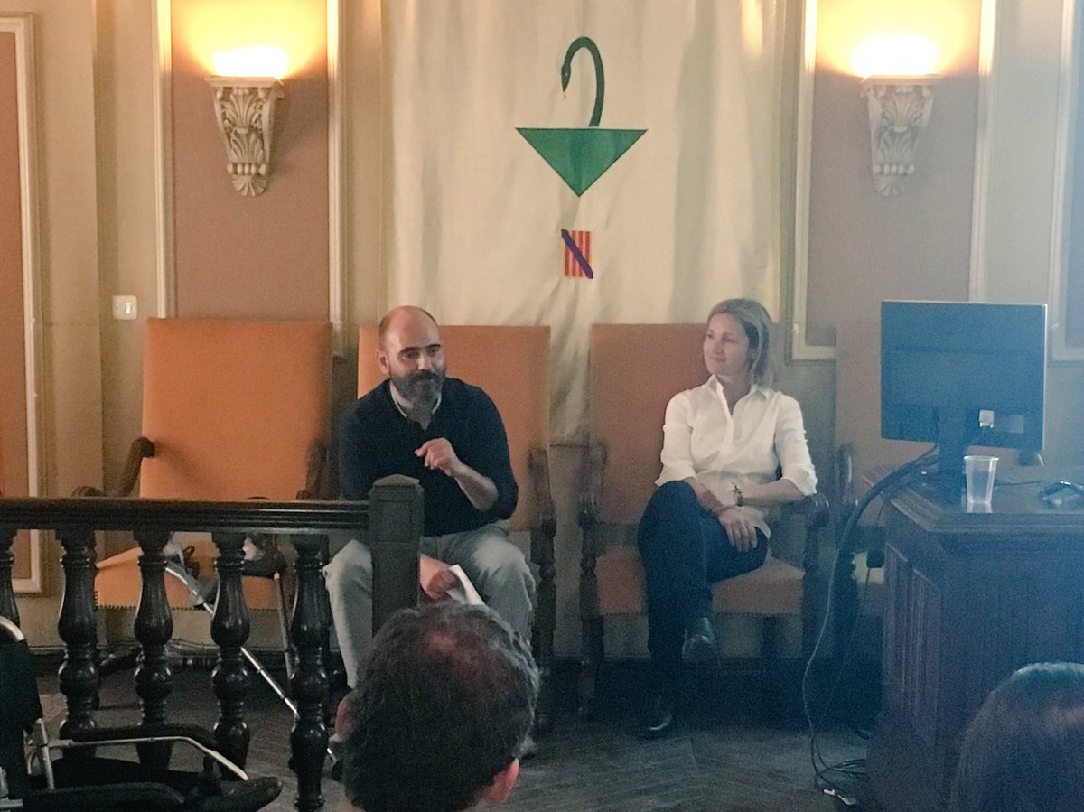 tomasmuret's tweet photo. Súper interesante mesa redonda de visión multidisciplinar sobre #EsclerosisMúltiple 🔝 Paciente @EMdeMallorca , Enfermería @NoeliaLR88 Neumología, Farmacia de AP @raquelfap y comunitaria intercambiando conocimientos para mejorar adherencia, tratamiento, efectos secundarios,... https://t.co/iWQWWbGhTx
