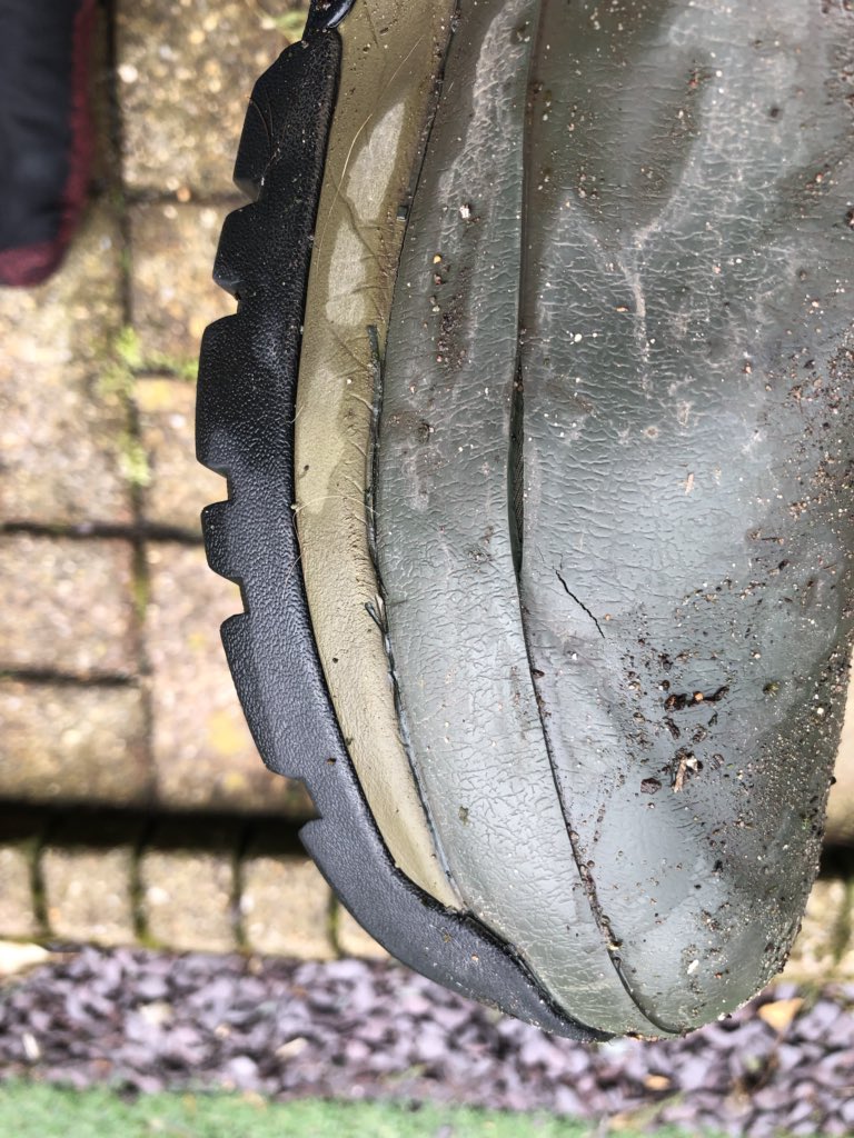 davepakey71's tweet image. @HunterBoots only bought direct from yourselves last September &amp;amp; only  used for dog walking #splitagain 😡
