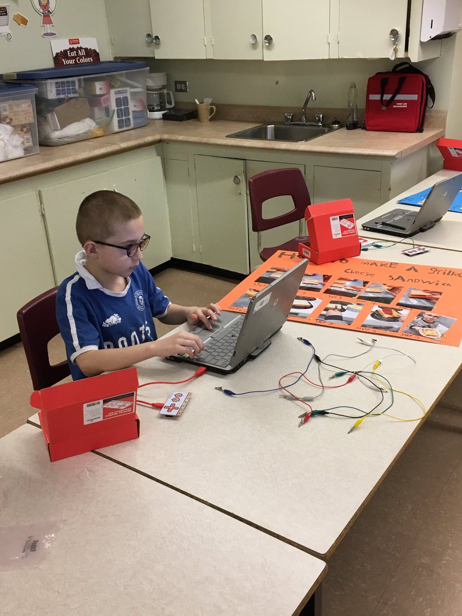 MullaleyEAL's tweet photo. #TESIC Using technology to support literacy! Making our procedural writing posters interactive! https://t.co/lfbhaO5W9v
