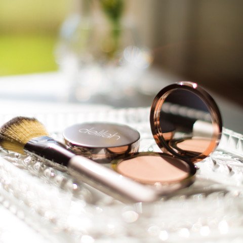 delilahcosmetic's tweet photo. The days are getting longer and everything feels brighter…Why not trying one of our sunset matte bronzers to give your skin that summer glow? 📷 https://t.co/I3r6uNGfaW #mattebronzer #sun #sunkissed #glowingskin #brighterdays #naturallight #neutralmakeup #delilah #springtime https://t.co/qZhEdGGB0h