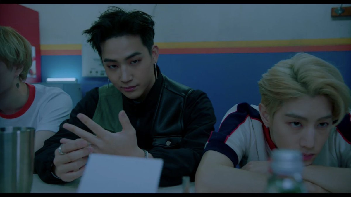 tuanpics's tweet photo. I CANT BREATHE THEYRE SO HOT #TheNewEra https://t.co/OVcC8eV4xE