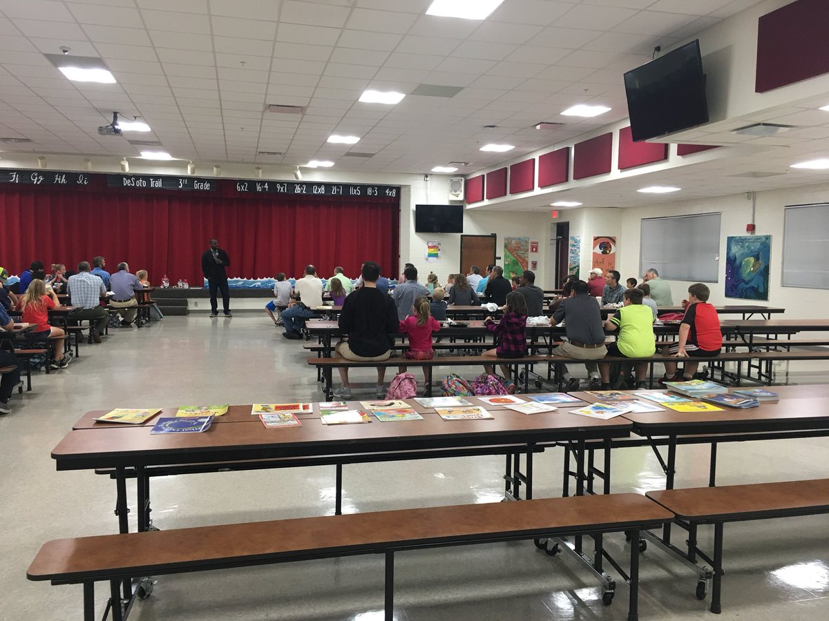 desototrail's tweet photo. Thank You, Commissioner Maddox, for being the guest speaker at our All Pro Dad breakfast event this morning. We also appreciate all you and the Foundation for Leon County Schools do for our schools! https://t.co/2B7MCvbEws