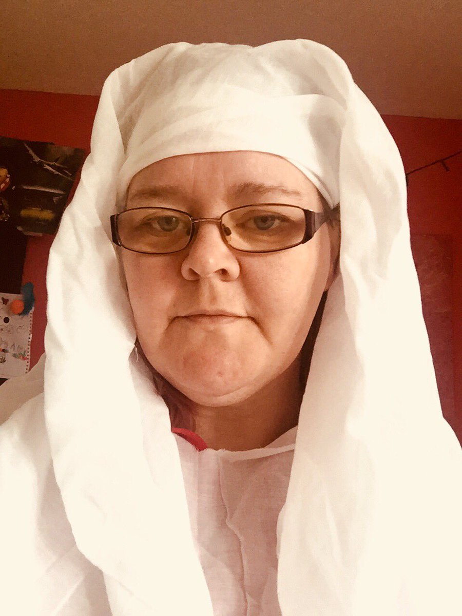 LorenaHall77's tweet image. What I bring to the table is creativity and enthusiasm ... #MedievalCostume #Presentation #TourGuideCourse #Lincoln 😃👍🏻  @BNHeritage @Lincoln_BIG @visitlincoln