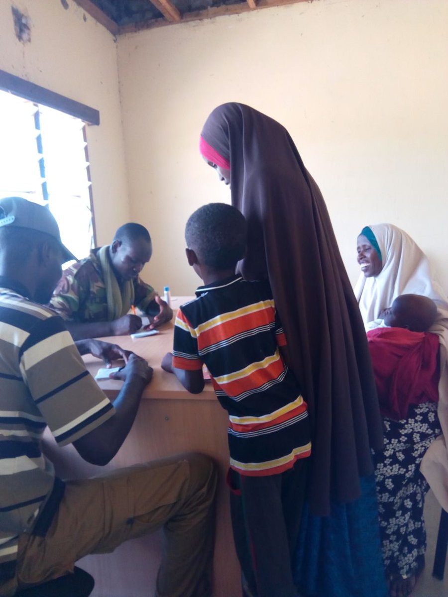 EpukaUgaidi's tweet photo. The Kenya Defence Force troops conduct a free medical care in Faafadhun, Gedo Region. Hundreds of residents among them Infants, the elderly and pregnant women benefit. #DutyToNation @Kdf @amisomsomalia @dailynation @TheStarKenya @KTNNews @citizentvkenya https://t.co/V3ru0mLCky