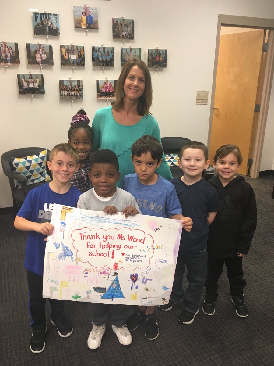 KimBarkley5's tweet photo. Happy Administrative Professional week Ms. Wood! Thank you for all that you do! @JRYPrincipal  @mrGtheAP   @TEAMFMES https://t.co/p1SvPuhZK6