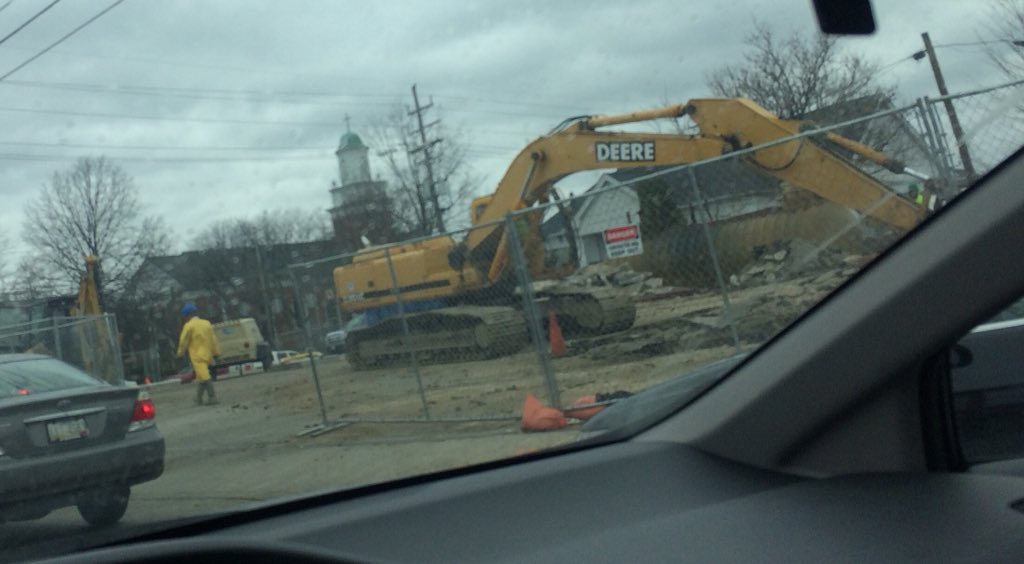 milagracesmom's tweet photo. I didn’t see any women on this demolition site or cutting down these trees. #maledominatedfields #everydaysexism https://t.co/P0npIw0taH