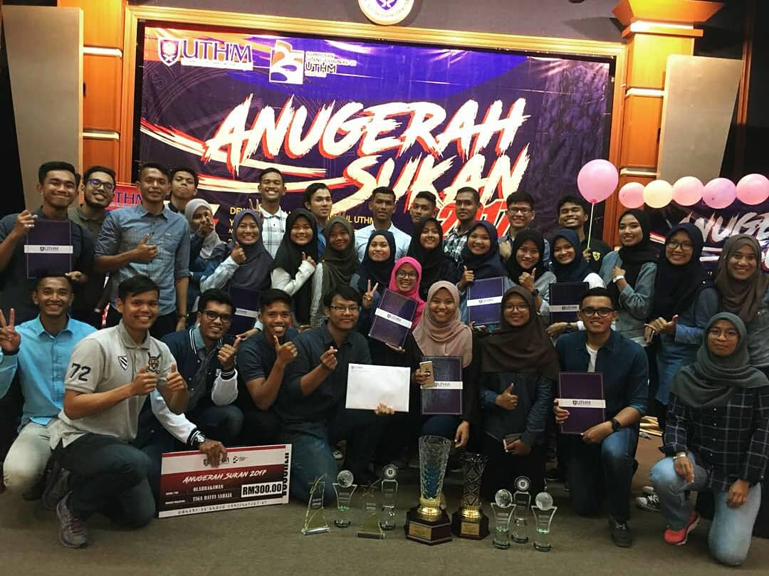 UTHMBarracuda's tweet photo. Alhamdulilah, tahniah kepada calon-calon yang dianugerahkan. Terima kasih kerana memberi penghargaan yang bernilai untuk atlet-atlet UTHM. https://t.co/l765c8SE0s