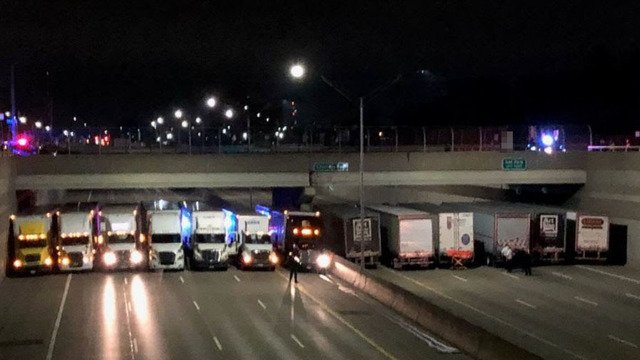 Wow, this picture. This morning 13 truckers lined up along the Detroit Highway under under the overpass to shorten the fall for a man who was considering jumping. @FOX2News bit.ly/2HqmqoK