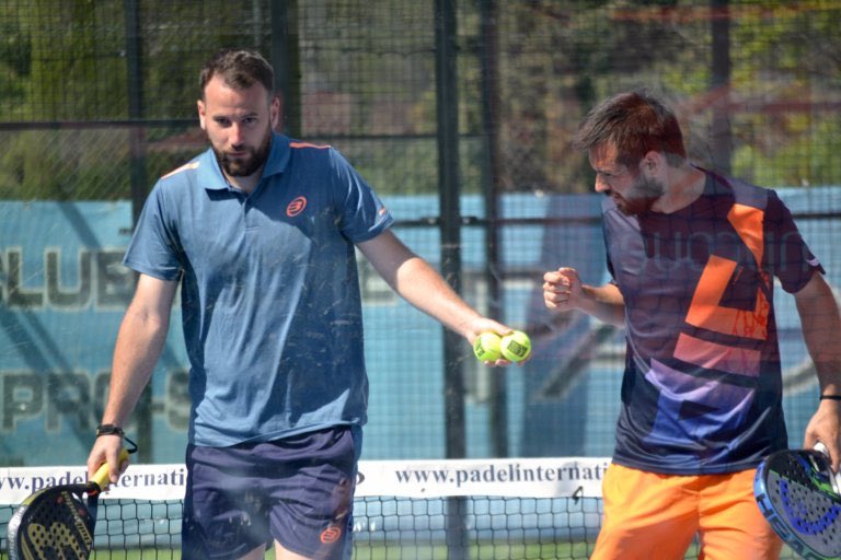 JuSports30's tweet photo. On les arrête plus #AdrienMaigret et #BenjaminTison. Au #Padel Riviera de @villedemougins, ils remportent leur 4e P1000. Après avoir survolé le tournoi, ils étaient opposés à la paire anglo espagnole #LopesGarcia #Farquharson. Victoire de la paire parisienne 4/6 6/2 6/3 @FFTennis https://t.co/ndfeuyqmn5