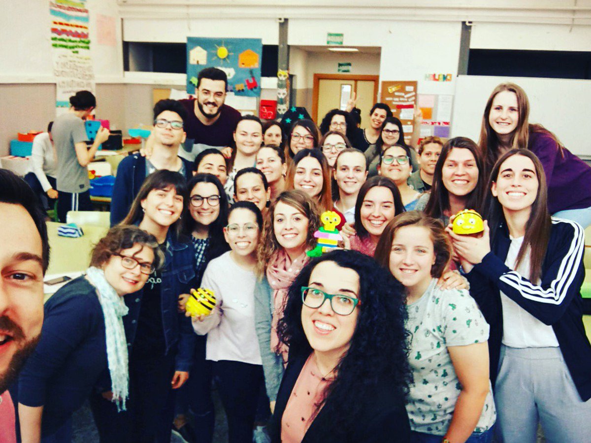 RobotixCS's tweet photo. Avuí hem format als futurs docents d’Educació Infantil en Noves #Tecnologies: #RobòticaEducativa i creació de #videojocs 👏🏻👏🏻 El #joc ha sigut el motor de l’aprenentatge 😀 @gamesonomy #RobotixCastellón #Gamesonomy #robóticaeducativa #robòtica #robóticaparaniños https://t.co/UjlK9itmV2