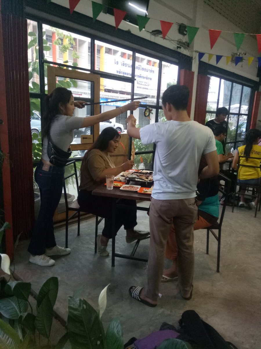 ueang2540's tweet photo. ประสบการณ์นอกห้องเรียน เหนื่อยหน่อยแต่สนุก
#Floatingfood ทุกคนเต็มที่กับงาน เบื้องหลังความสนุก5555 #การถ่ายภาพเพื่อการประชาสัมพันธ์ https://t.co/IgTAzUMutV