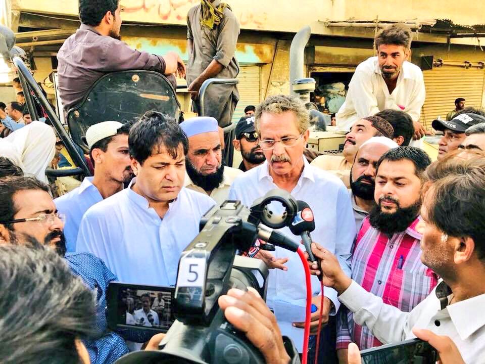 wasimakhtar1955's tweet photo. #Visited #UC32 #BilalColony, #District #Korangi in order to monitor the #RoadCarpetingWork. https://t.co/zhAkE3EvJh