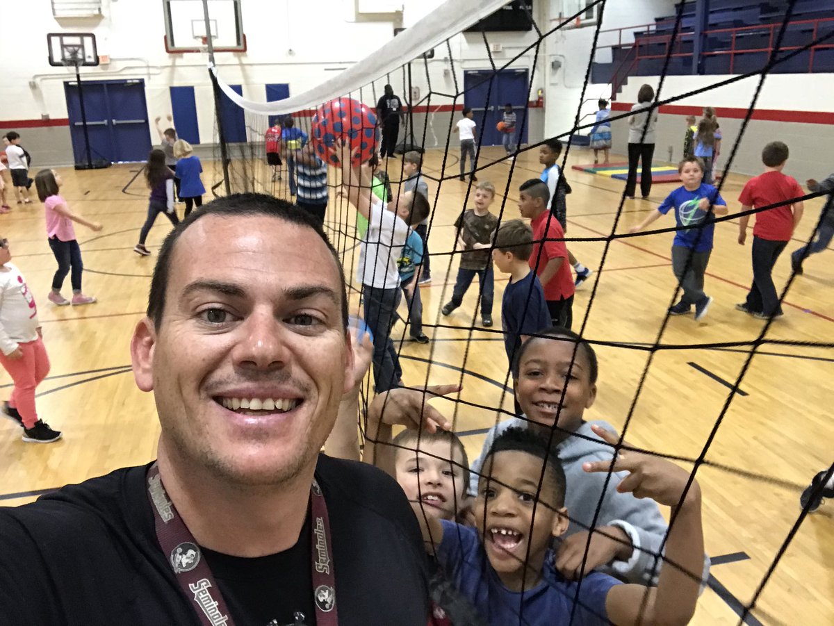 CoachArnoldMXR's tweet photo. Volleyball fun with 1st grade! #MXRPE #AllMXR #MXRPride #Makeithappen https://t.co/t8gO78RrUj