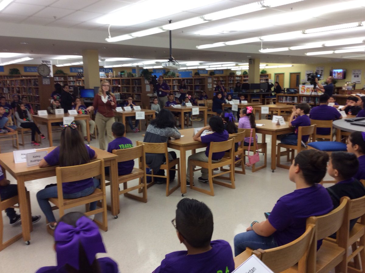 Scimoe1's tweet photo. First Annual Weslaco ISD Elementary Battle of Books #samhoustonelementary #wisd #hardworkpaysoff https://t.co/BitTqX9Dg6