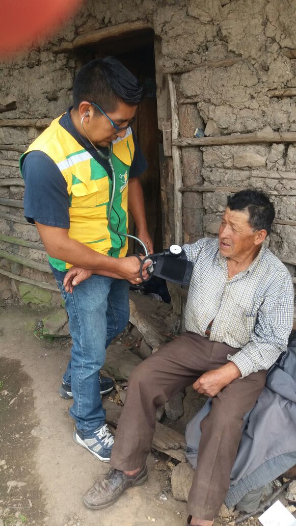 SaludImbabura's tweet photo. #Ibarra| el centro de salud de Sigsipamba con #MédicoDelBarrio realizan la atención a personas vulnerables y búsqueda de niños susceptibles para vacunación con esquemas atrasados en la comunidad de San Isidro. https://t.co/JTeGUDxf1l