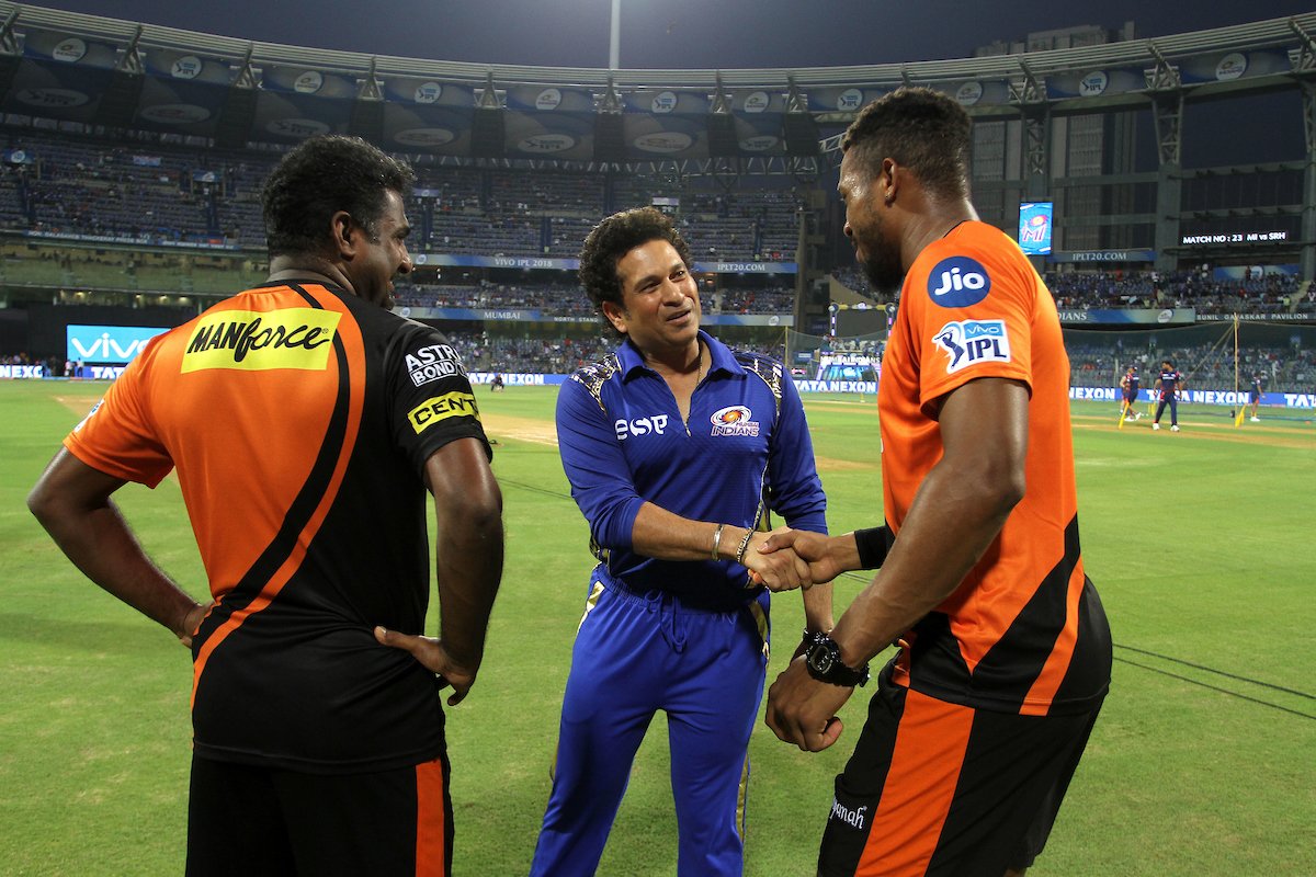 IPL's tweet photo. Wishes galore for the birthday boy here at the Wankhede #HappyBirthdaySachin https://t.co/9rdhQDuezB