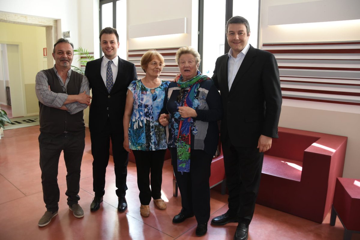 comunevenezia's tweet photo. L'assessore Venturini al Centro Servizi San Giobbe dell'Ire a Cannaregio per la consegna dei #bocoli offerti da #AidoVenezia alle ospiti della struttura #25aprile #SanMarco https://t.co/XQHW9S3Ahh