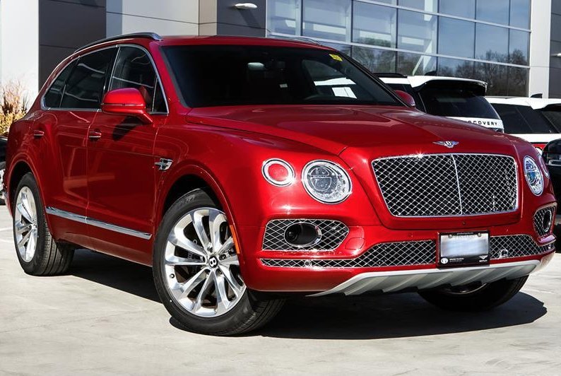 Looking for your perfect #Bentley? Visit our indoor Pre-Owned Showroom or see what we have online: ow.ly/ZSB030juynI 

Photo Marc Esteves