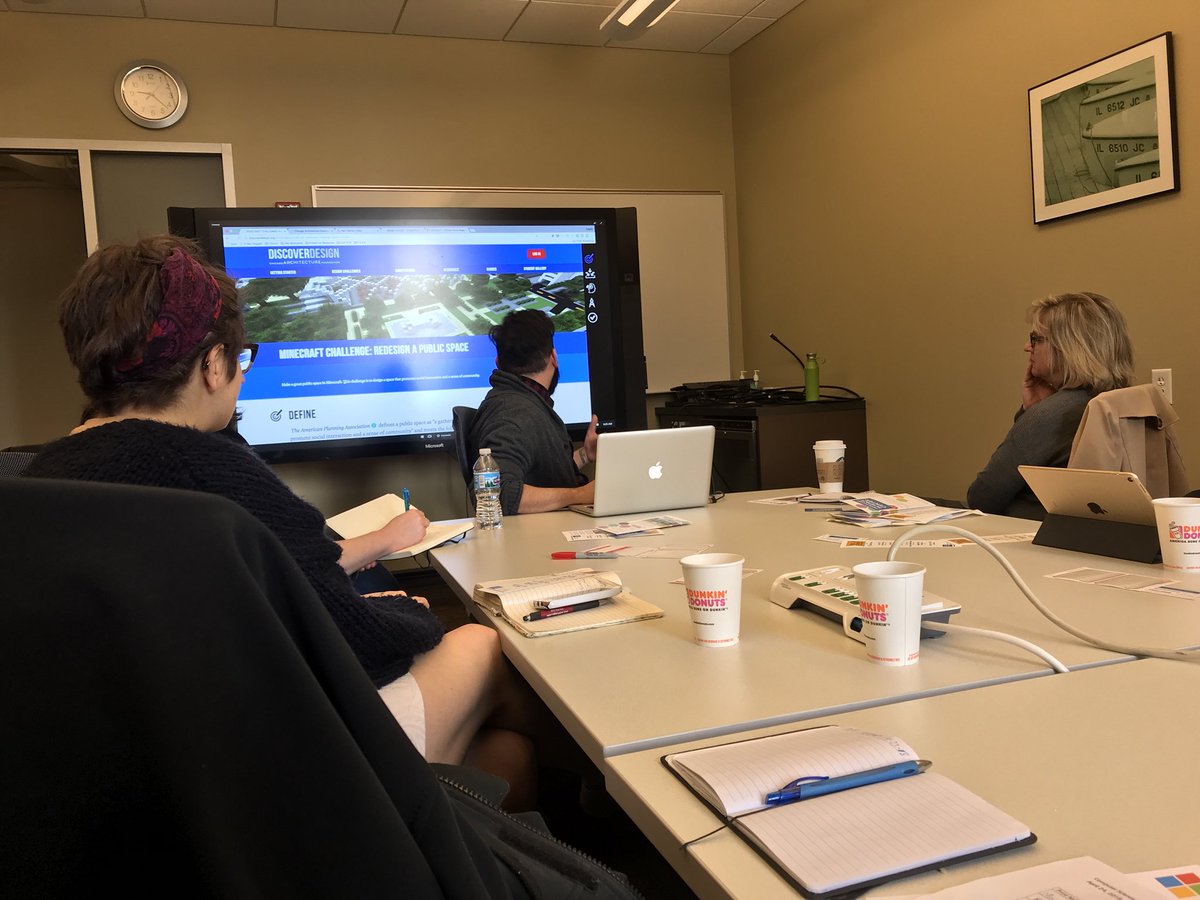 annadraft's tweet photo. Hereβs Edge from @chiarchitecture presenting on #DiscoverDesign #Minecraft challenges for #youth & #educators @MSFTChicago @Minecraft https://t.co/cr7TgS1gbh