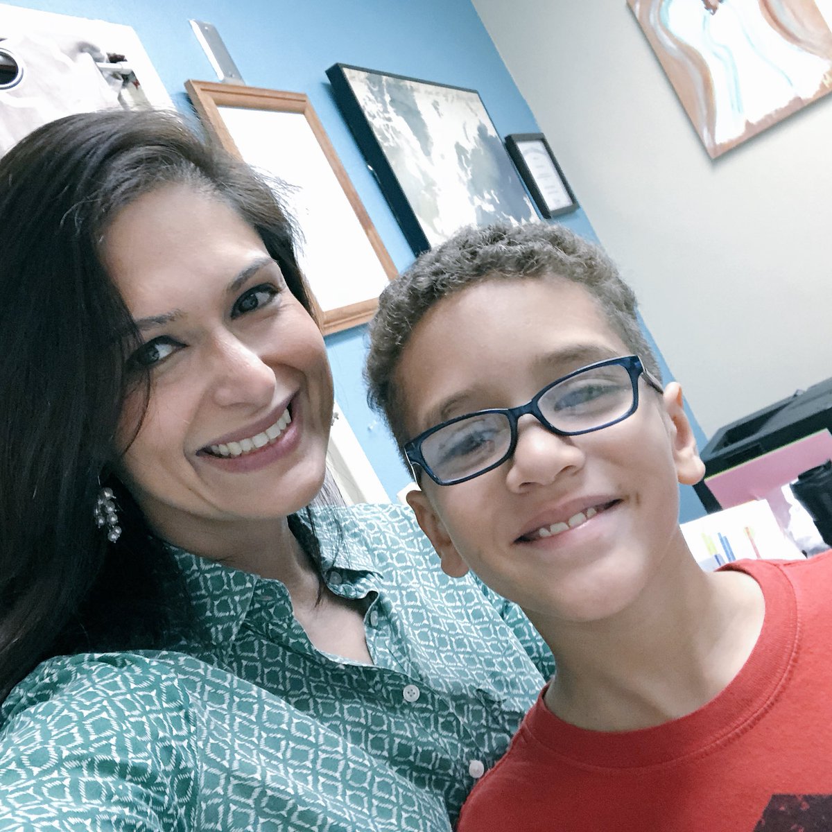 MarcelaLPC's tweet image. Another 4th grader earned a Positive Office Referral! Erik created a Positive Affirmations (“Take What You Need”) Board in his classroom! Thank you for modeling empathy
&amp;amp; encouraging him, @BethanyPrechel!  #positivereferrals #behaviorsupports