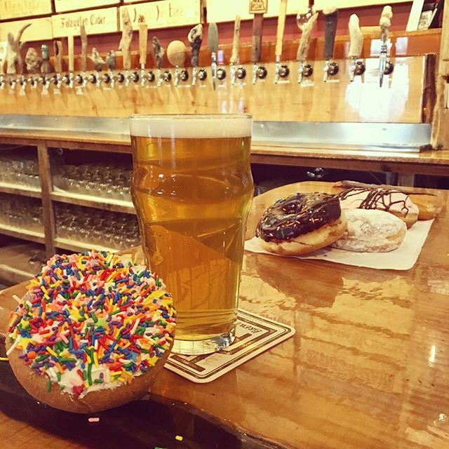 Doughnuts and beer for breakfast 😏 #beer #brewery #doughnuts #food #breakfast