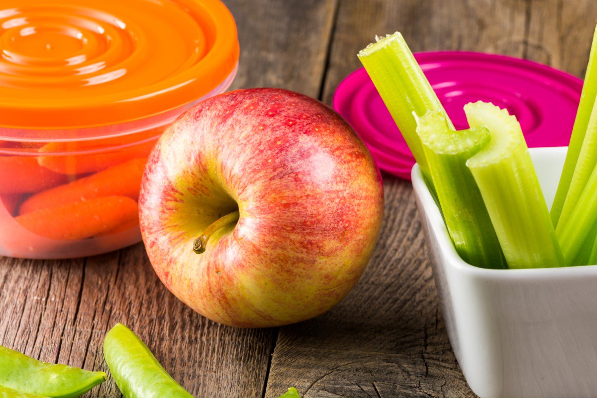 USDA_FNA's tweet photo. Afternoons can be hectic with activities &amp; homework. Plan ahead for healthy snacks! https://t.co/gObfpl77nh https://t.co/DcqV50h6wV