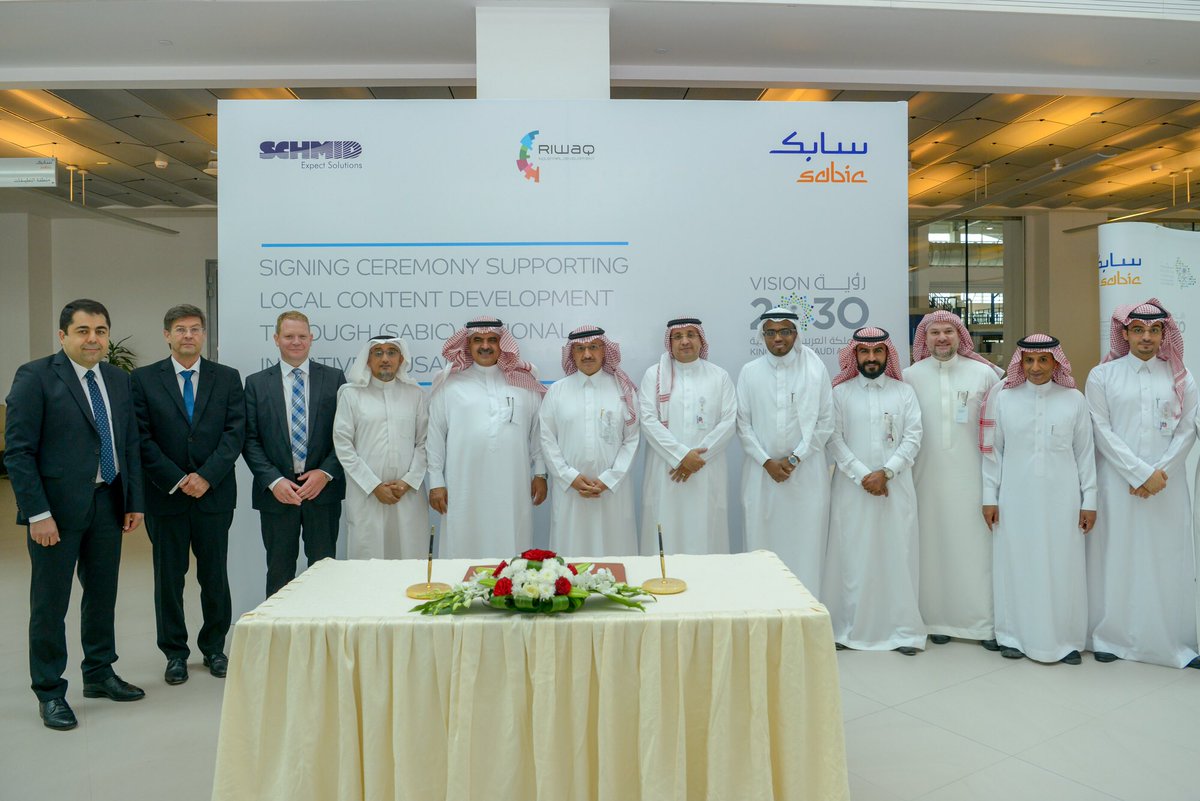 SABIC's tweet photo. وقعت #سابك تحت مظلة مبادرتها الوطنية "نُساند" مذكرة تفاهم مع شركتي (رواق للتطوير الصناعي) و (شميد) لدعم فرص التوطين المتعلقة بتقنيات تخزين الطاقة بالإضافة إلى تقنية انتاج السيليكون.
#SabicLocalContent https://t.co/nWIDKbCyaB