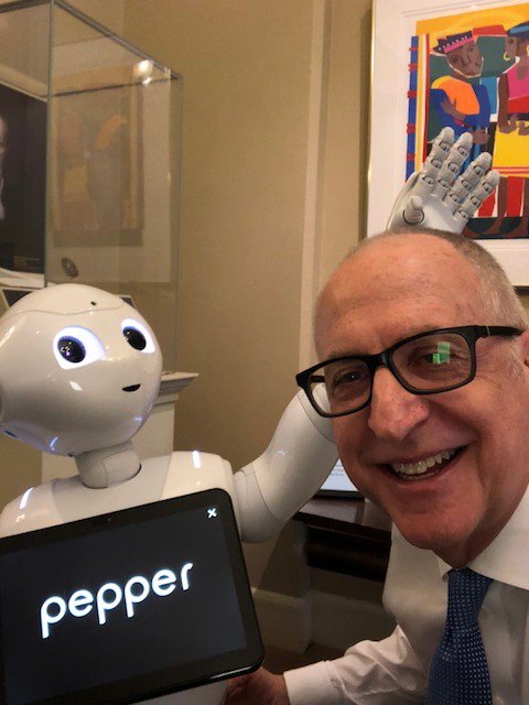 smithsonian's tweet photo. @NMAfA @NMAAHC @SmithsonianEnv @hirshhorn Pepper’s already impressing the boss, Secretary @DavidJSkorton. #SmithsonianPepper https://t.co/0lEARWr4ut