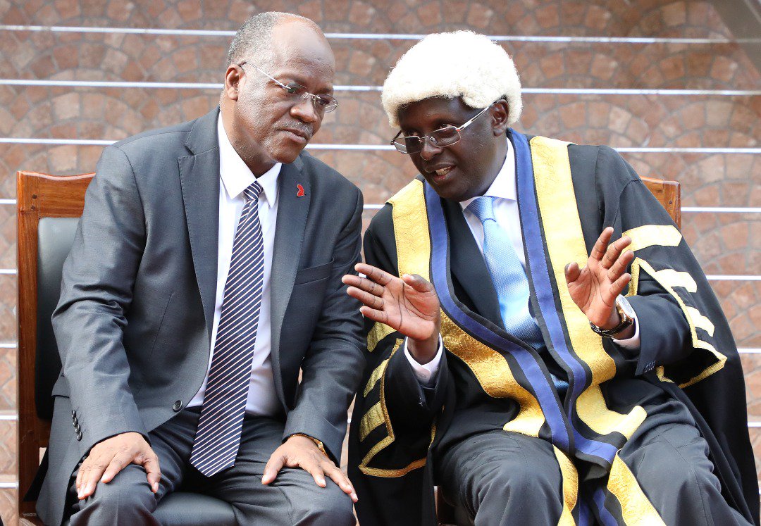 EA_Bunge's tweet image. Tête-à-tête moment as H.E Dr. John Pombe Joseph Magufuli &amp;amp; EALA Speaker, Rt Hon @martin_ngoga exchange ideas 

Cc: @martin_ngoga @BobiOdiko @NewTimesRwanda @MwananchiNews @TheCitizenTZ @sstv @KTNNews @RTNBurundi @newvisionwire @nbstv