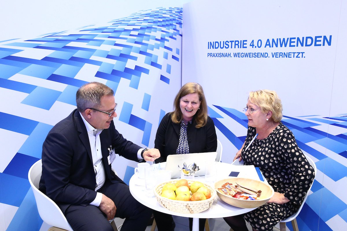 plattform_i40's tweet photo. Unsere Partner #SCI40 und @LNI40 sind dieses Jahr natürlich auch auf der #HM18 und informieren über #Standards, #UseCases und passende Testzentren für #KMU auf unserem gemeinsamen Stand! https://t.co/2rpbdBld7h