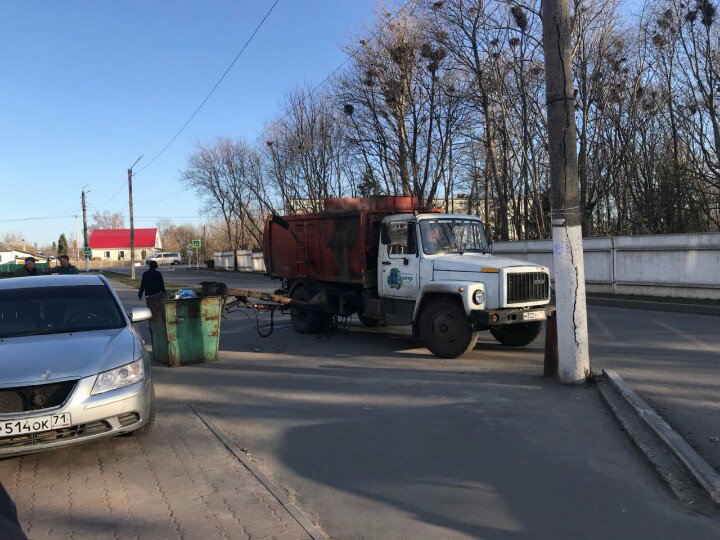 Вечерний сбор ТКО на ул. Победы.