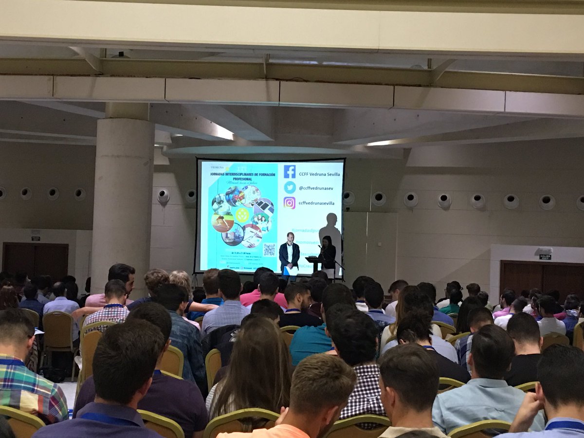fpvedrunasev's tweet photo. Lleno absoluto en el salón Del @SilkenAlAndalus donde celebramos nuestras #jornadasfpvedruna Más de 450 alumnos y alumnas Vedruna. #YoCreoEnLaFP #descubrelafp #somosvedruna @ieducando @SANTILLANA_es https://t.co/dBkvwszr20