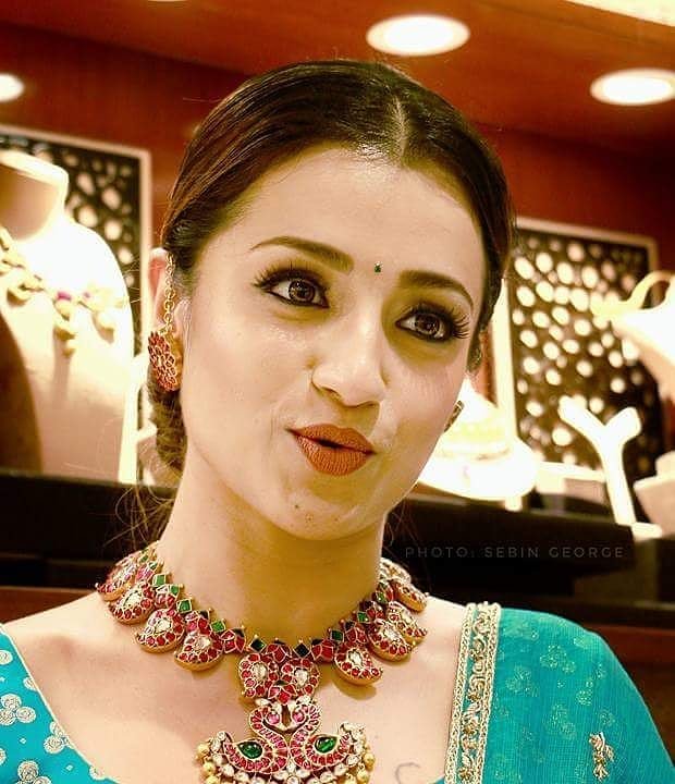 DbjlBe8VAAAceq5?format=jpg&name=900x900