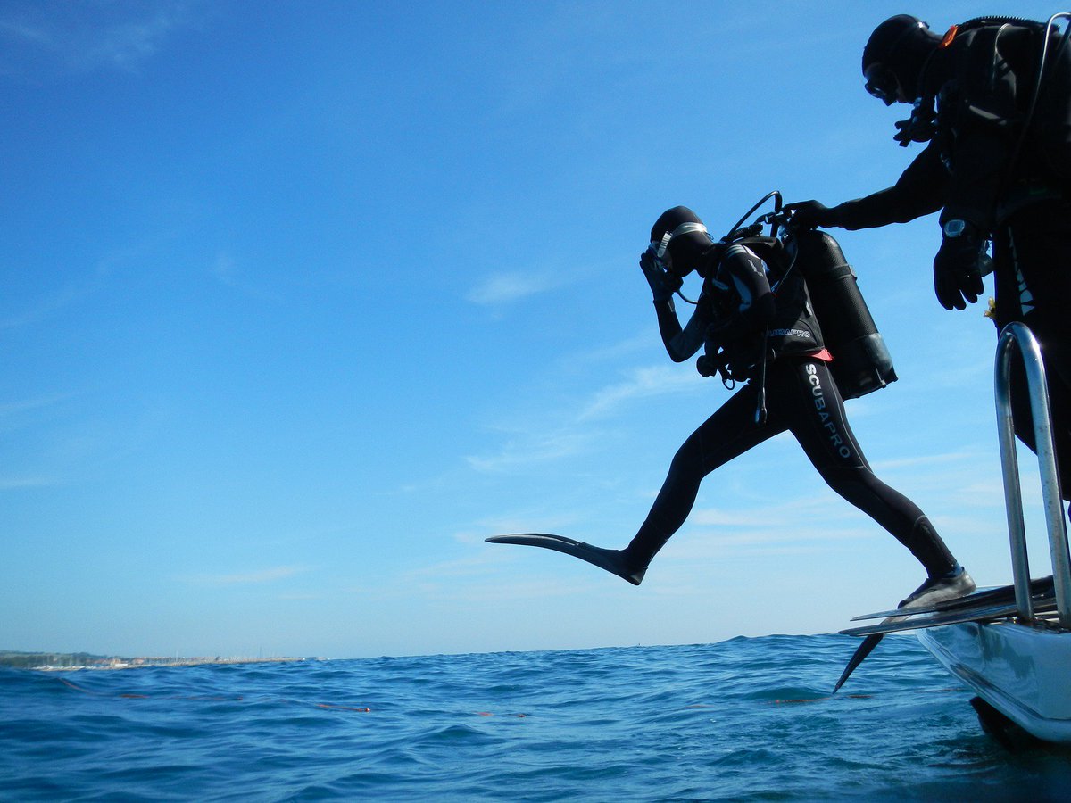 SevenSeasCA's tweet photo. No es aconsejable montar en avión tras un día de buceo, ya que el nitrógeno disuelto que tiene nuestro cuerpo puede convertirse en burbujas en la sangre, debido al descenso de presión por la altura. #Tips https://t.co/CgwczdNDep