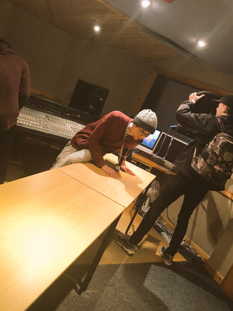 IAWTreble's tweet photo. Setting up to record our next episode! What are the lads doing🤔😂 ‼️ Dropping this Thursday @ 7pm ‼️ #podcast #setup #studio #recording #session #nextepisode #itaintworththetreble #students #hnd #musicproduction #mixingdesk #logic #macs #podcasters #music https://t.co/pDATXA1NEn