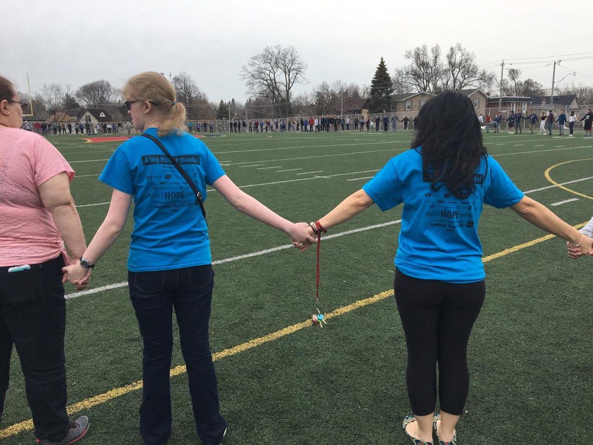 meaganbebenek's tweet photo. Over 150 students joined hands this morning to create a huge #MWhug at Northern Secondary School! After counting down from ten, they yelled out #TogetherWeHug. #KidsHelpingKids @tdsb @msolomonteacher https://t.co/qiaVleVJi5