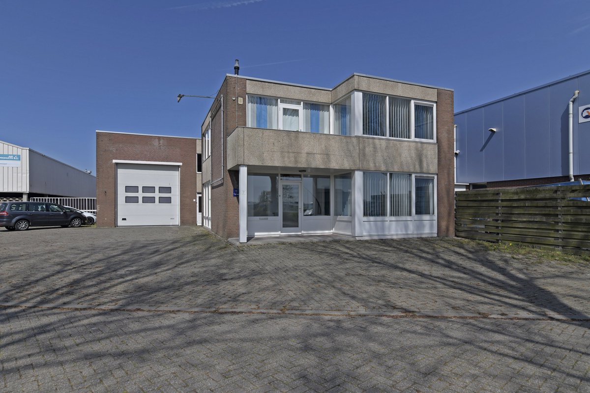 BatenburgBHV's tweet photo. NIEUW IN DE VERHUUR: De Hondert Margen 7, De Lier
Solitaire bedrijfsruimte gelegen op een goede zichtlocatie langs de Burgemeester van Doornlaan. 

- 592 m2 bedrijfsruimte
- 152 m2 kantoorruimte

#HUUR #BEDRIJFSRUIMTE #KANTOORRUIMTE
https://t.co/rT3VuexAWp https://t.co/UwfRqsjILk