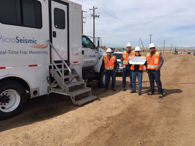 Micro_Seismic's tweet photo. Our field crew on a job and enjoying the #Colorado #RockyMountain days! #FracOn #BetterFracBetterWorld #microseismic #oilandgas @PeterDuncanMSI https://t.co/koLDkunvZs