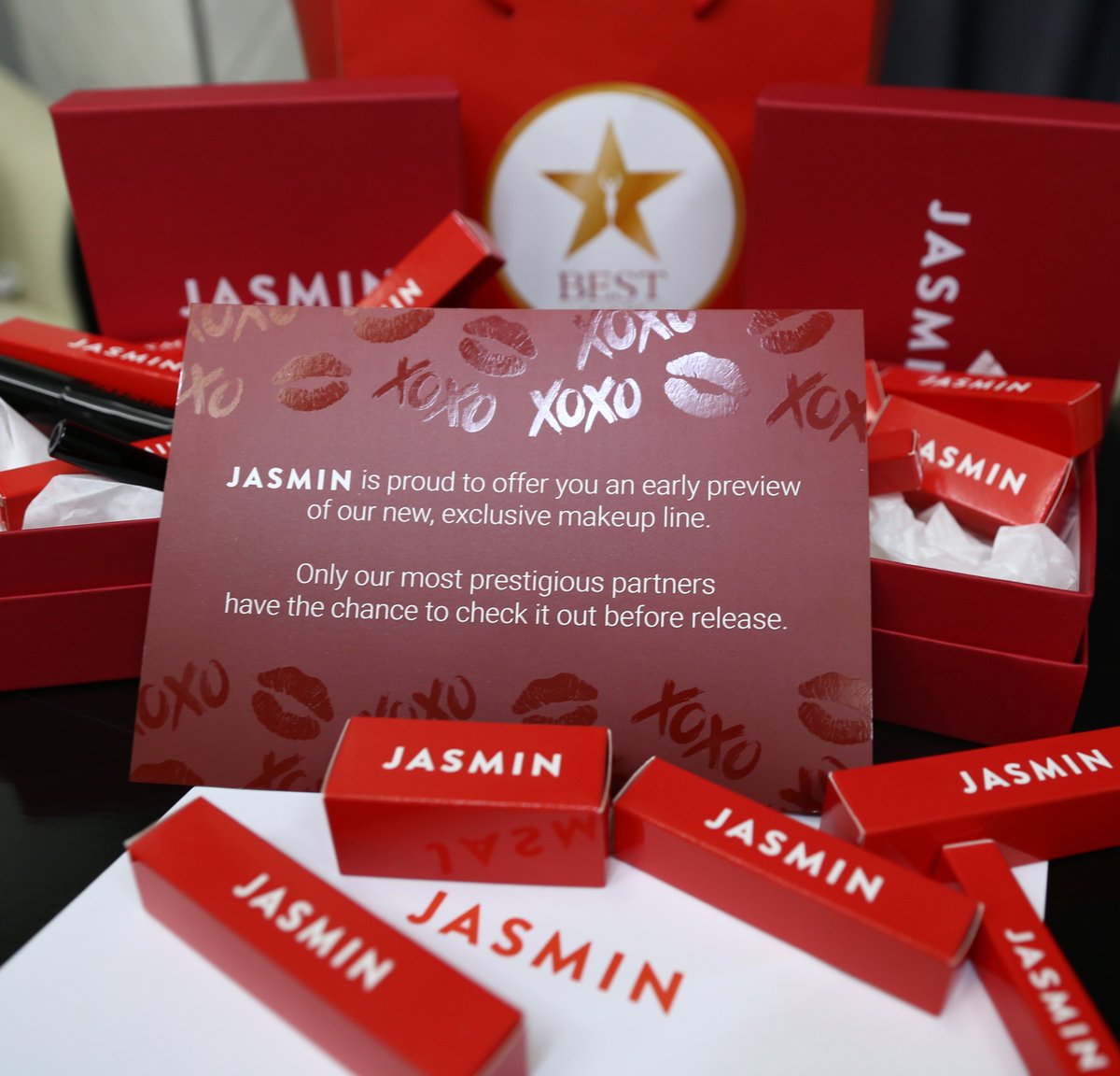 Best_Studios's tweet image. Lovely gifts for our #BEST #models.

 Thank you @LiveJasmin for these gorgeous make-up😍👄💃💄🎨🎁🎈

@MariaBestStudio