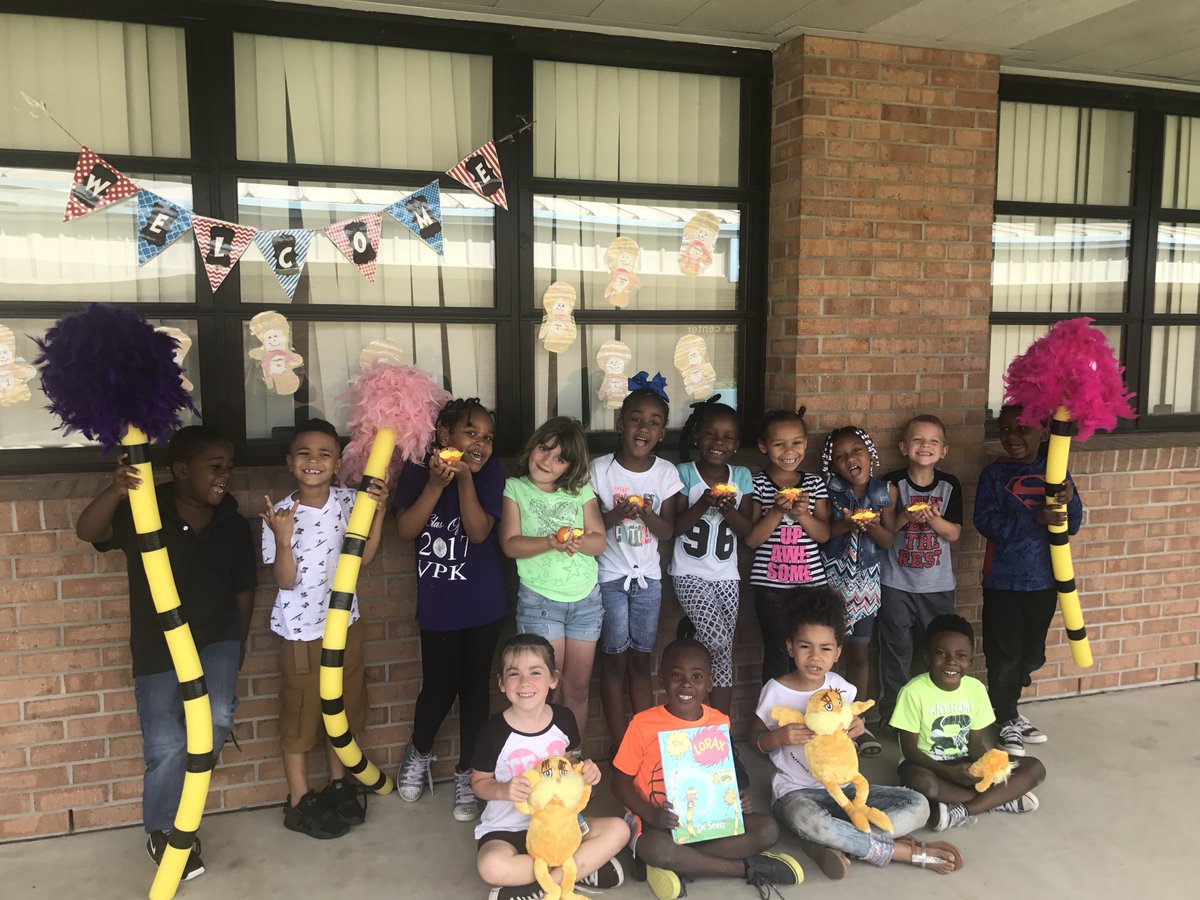 PaigeLemily's tweet photo. Ms. Lemily's kindergarten class celebrates Earth Day with healthier food options- Lorax mandarins! @MCPSWellnessPE #iamaFANege https://t.co/p6YdkLpv0t