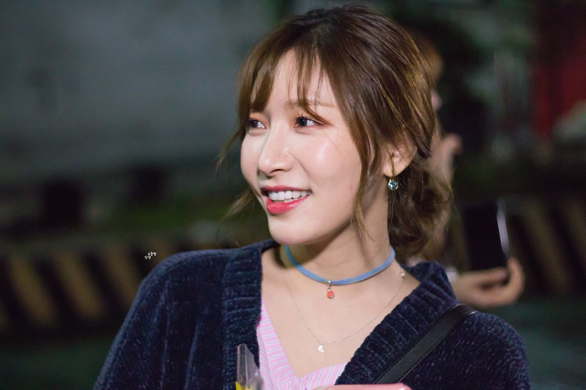 With_Soyeon_lb's tweet photo. 180424 - #Stylive V앱 퇴근길 2pic
#QueenBlossm
#라붐 (#LABOUM) - #소연 (#Soyeon)
@officialLABOUM
@SOYEON_LABOUM
@yeonM_M https://t.co/XzUQ676swF