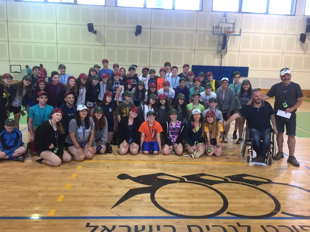 Schechter_Chi's tweet photo. During the 8th grade Israel Experience our students visited the Israel Sport Center for the Disabled. In addition to getting a tour of the Center, they presented Boaz Kramer, Executive Director in Israel, with a meaningful donation. #Achrayut #Responsibility #CreatingMensches https://t.co/rLit46ppow