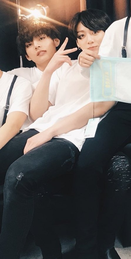 youknowbts13's tweet photo. @BTS_jp_official VKOOK BACK AT IT AGAIN💖
VKOOOOOOOOOOOOK
#MTVBRKPOPBTS #BTS_BBMAs https://t.co/zE6YyAuYPl