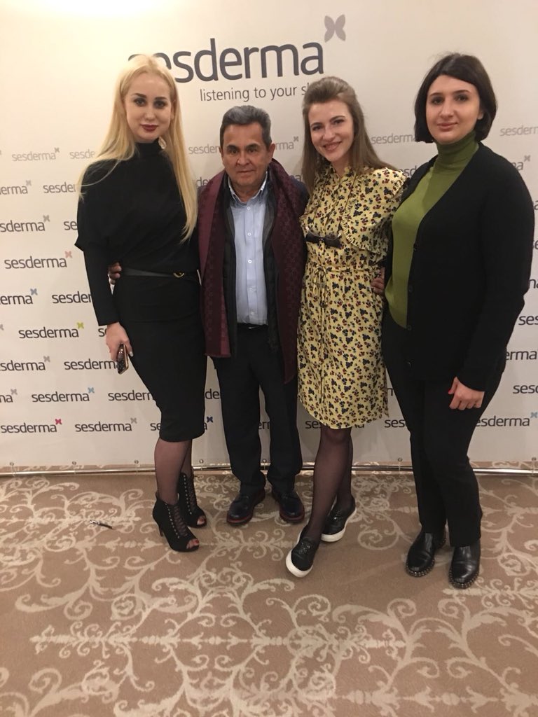 sesderma's tweet photo. Nuestro equipo, el @doctorSerrano y #SesdermaRusia se preparan para #Intercharm #Moscow, una de las ferias profesionales globales más importantes de #cosmética, #dermatología y #estética @MedidermaPro https://t.co/2EKBWLRZGL