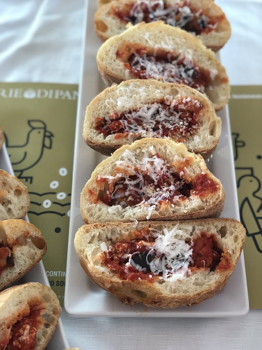 fattoincasapibu's tweet photo. Ecco alcuni panini presentati ieri, durante l'evento dedicato a LSDM #CaputoChefProject nella bellissima cornice di Renaissance Naples Hotel Mediterraneo.
#LSDM11
#MulinoCaputo #Napoli https://t.co/CwAXCoSfST
