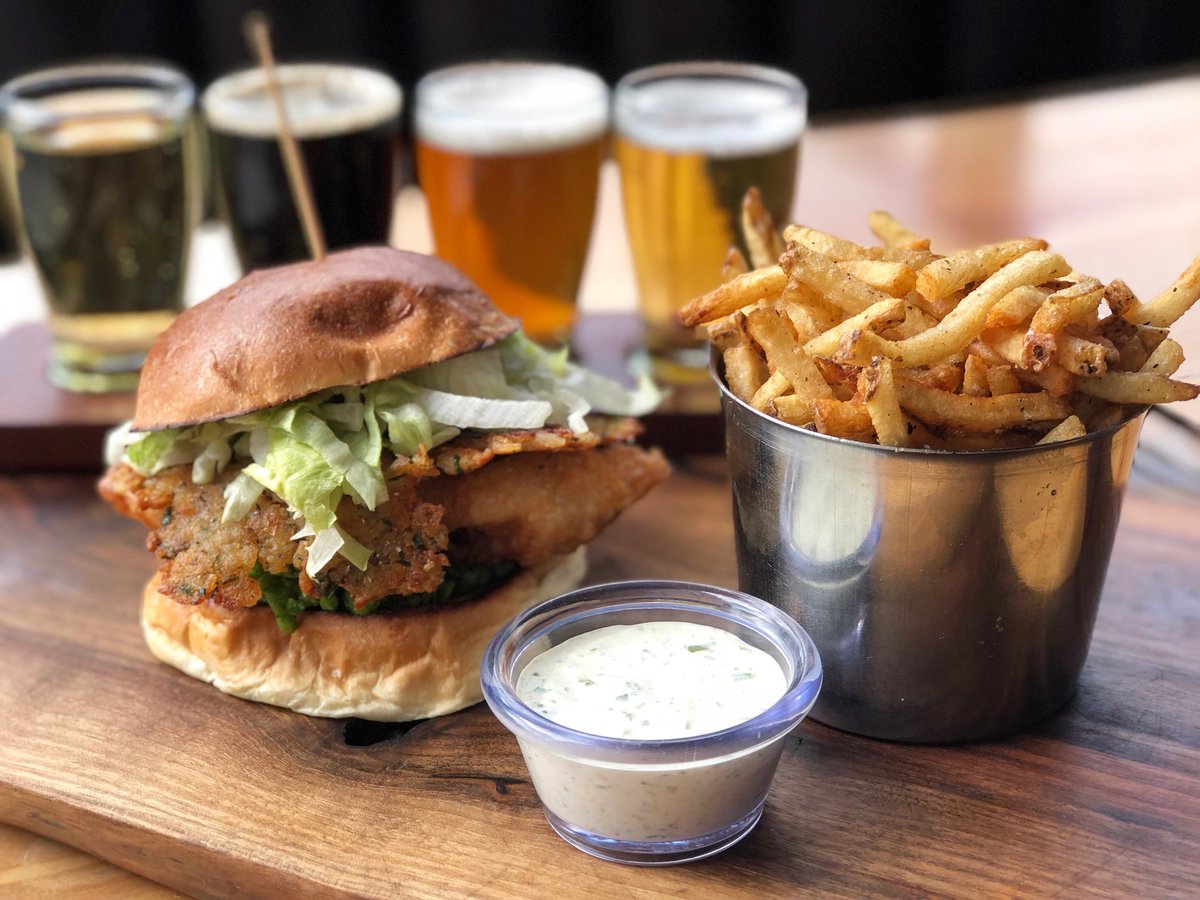 radiusdining's tweet photo. Its that time of the week again and our #burgerfeature today is the "New Cod on the block".
—
Mushy peas, beer battered Fogo Island Cod, house made tarter sauce, crispy potato hash brown, shreded iceberg lettuce
—
1 of 5 artisan burgers + frites + flight of 4 local beers for $20! https://t.co/JumAhLWAog