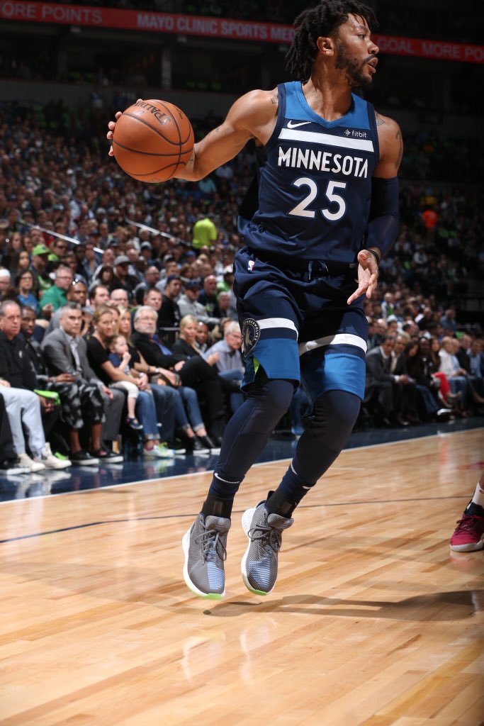 Poohdini251's tweet photo. Wolves loose🐺

🗣Derrick Rose tonight🔥

🌹32 minutes
🌹17 points
🌹6 rebounds 
🌹4 asists 
🌹63% FG%
🌹100% 3P% (2/2) 

👉🏻and with the feeling that if he had played the third quarter things could have been different👈🏻

#AllEyesNorth #Rockets #DerrickRose #return #reborn https://t.co/ZbRNoQMJBc