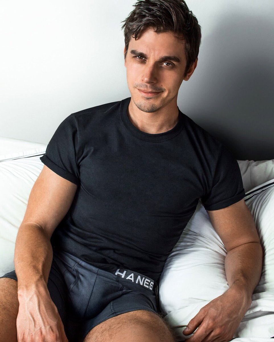 hanes comfort flex fit pouch