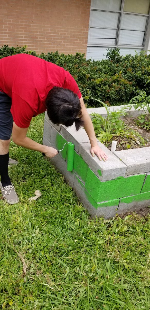 frodriguezart's tweet photo. @AustinMustangs was the East End Gardens Club at it again last Saturday?! YES.
#HISD #gardens #legacy #LEADCouncil https://t.co/GMUvoVDMbq